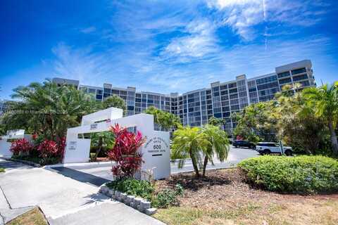 600 Parkview Dr, Hallandale Beach, FL 33009