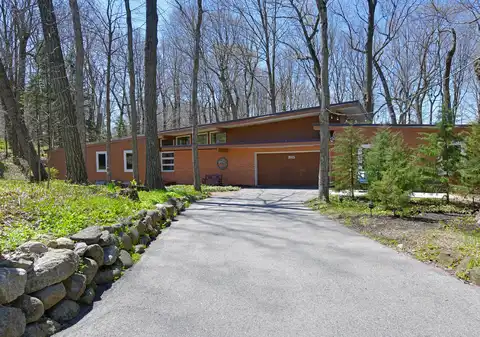 1915 Woodsfield Dr, Richfield, WI 53076