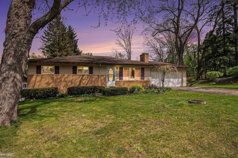 812 Elkinford, White Lake, MI 48383