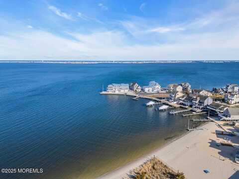 2 Cove Point Road, Toms River, NJ 08753