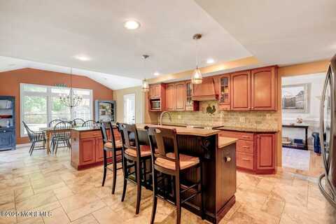 21 Devon Drive, Manalapan, NJ 07726