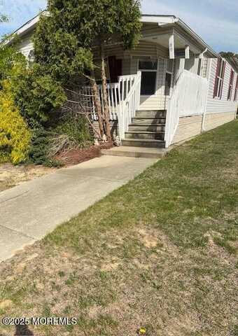 66 Pine Ridge Boulevard, Whiting, NJ 08759