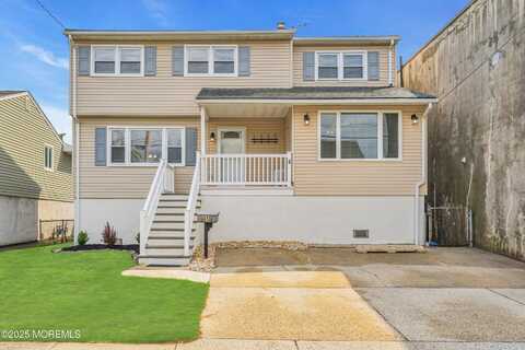 31 4th Street, Highlands, NJ 07732