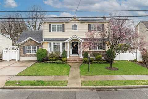 231 Doris Avenue, Franklin Square, NY 11010
