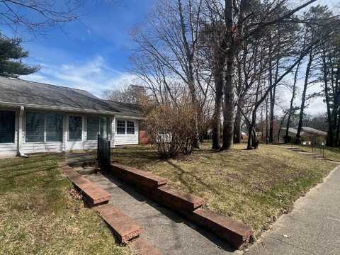 25d Trent Court, Ridge, NY 11961