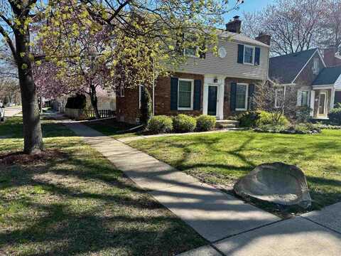 2080 Hunt Club, Grosse Pointe Woods, MI 48236
