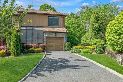 139 The Crescent, Roslyn Heights, NY 11577