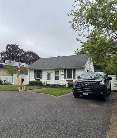 53 Bayview Avenue, East Islip, NY 11730