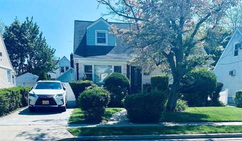 204 Beech Street, Valley Stream, NY 11580