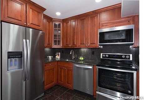 100 Villa D'est Drive, Coram, NY 11727