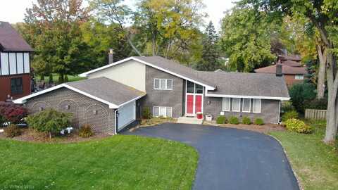 17w036 Terry Trail, Willowbrook, IL 60527