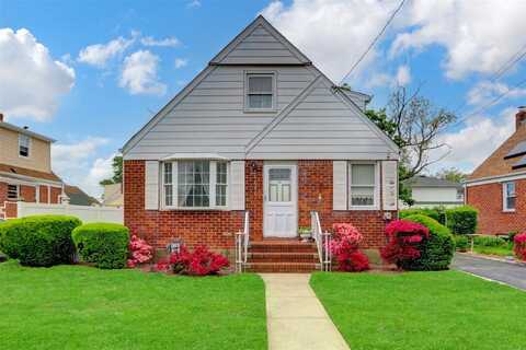 26 Walton Avenue, Uniondale, NY 11553