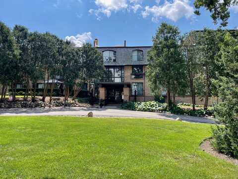 600 W Russell Street, Barrington, IL 60010