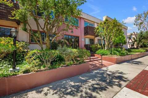 5349 Newcastle Avenue, Encino, CA 91316