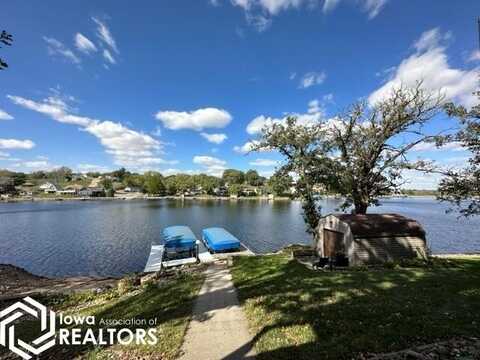 1044 Lakeshore Drive, Brooklyn, IA 52211