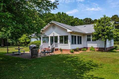 61 Comanchee Lane, Kilmarnock, VA 22482