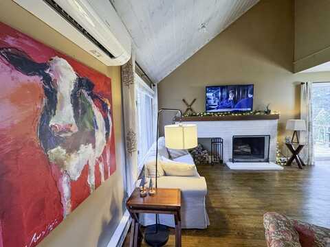 807 Murphys Road, Hartford, VT 05059