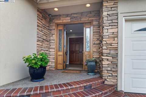 4255 Circle Ave, Castro Valley, CA 94546