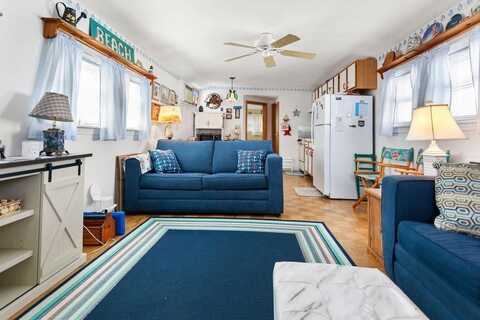 84 Acorn Road, Hampton, NH 03842