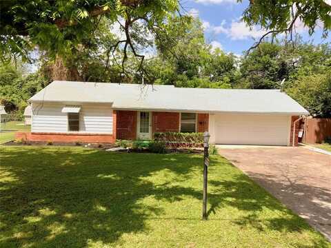 909 Hallum Street, River Oaks, TX 76114