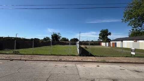 2700 Finley Street, Fort Worth, TX 76111