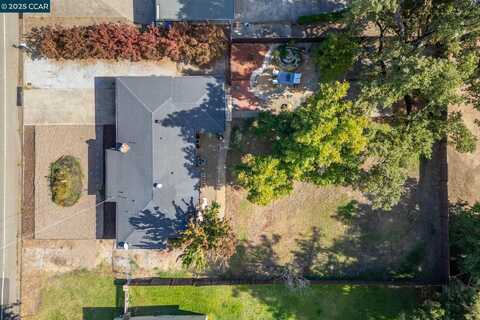 3301 Sacramento Dr, Redding, CA 96001