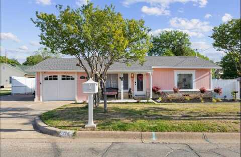 114 W Doyle Street, Granbury, TX 76048