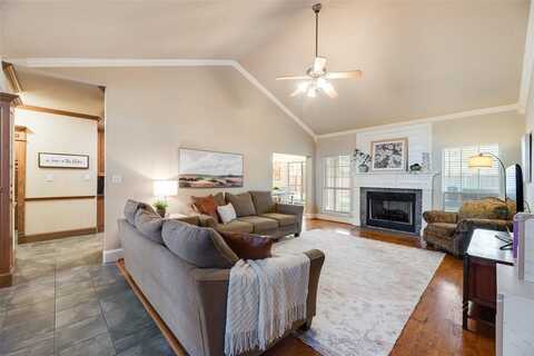609 Acorn Street, Pilot Point, TX 76258