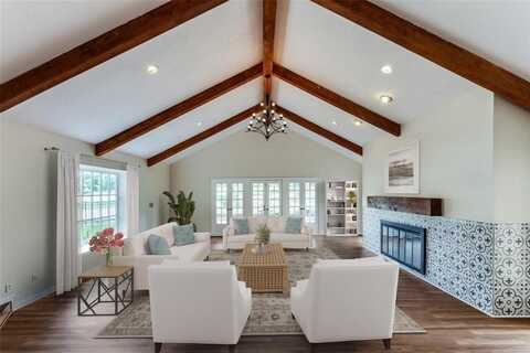 936 Country Club Lane, Fort Worth, TX 76112