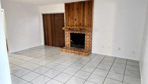 2328 Kennington Drive, Arlington, TX 76012