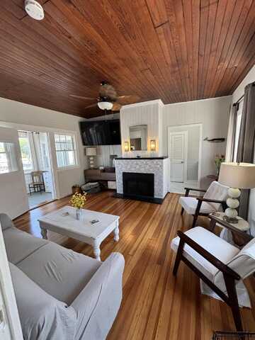 10 Green Street, Onset, MA 02558