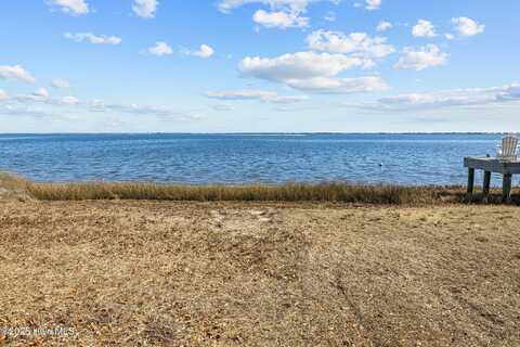 739 Cannonsgate Drive, Newport, NC 28570
