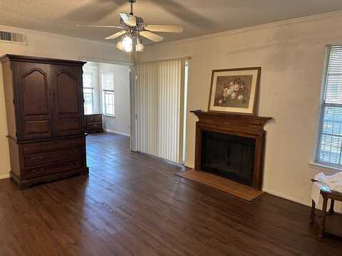 5300 Keller Springs Road, Dallas, TX 75248