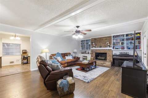 1317 Kingsbridge Drive, Garland, TX 75040