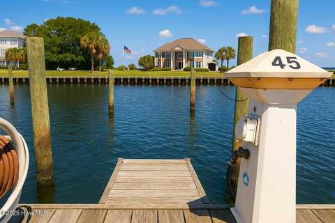 409 Island Drive, Beaufort, NC 28516