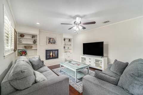 5816 Whitman Avenue, Fort Worth, TX 76133