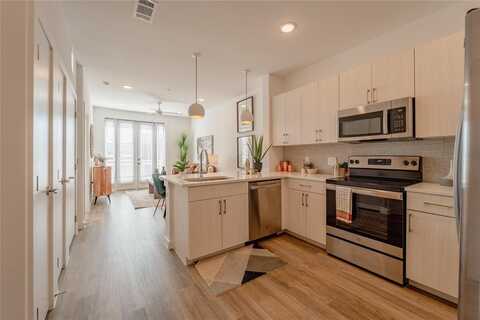105 S Bishop Avenue, Dallas, TX 75208