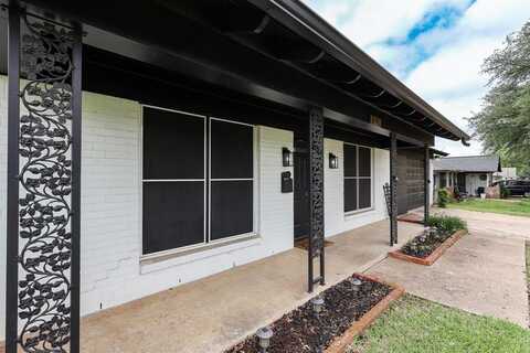 225 Hallbrook, Fort Worth, TX 76134