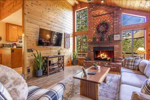 24561 Lakeview Drive, Idyllwild, CA 92549