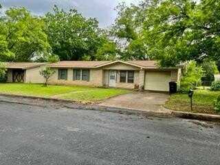 806 Edison St, Fredericksburg, TX 78624