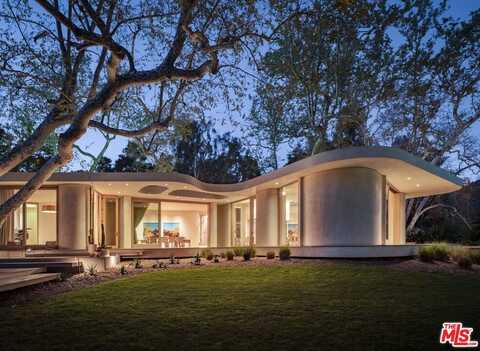 800 Brooktree Rd, Pacific Palisades, CA 90272