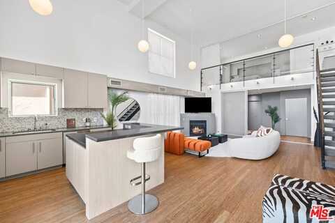 7062 Hawthorn Ave, Los Angeles, CA 90028
