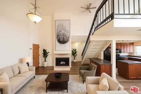18433 Hatteras St, Tarzana, CA 91356