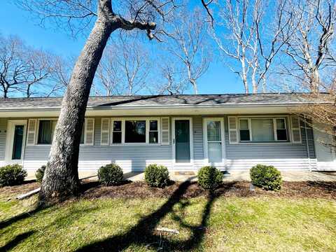 90 Springville Rd, Hampton Bays, NY 11946