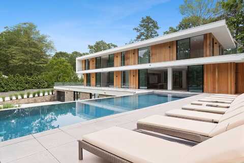 8 Barnes Avenue, East Hampton, NY 11937