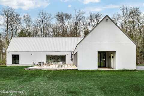 500 Pond View Way, Grafton, NY 12138