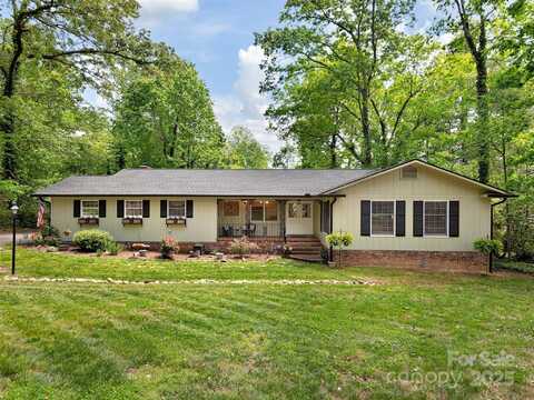 214 Heathcote Road, Hendersonville, NC 28791