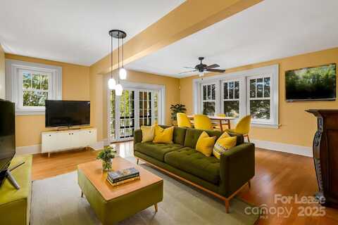 203 6th Avenue W, Hendersonville, NC 28791