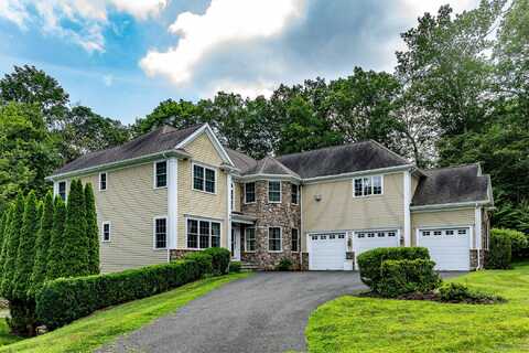 15 Logging Trail Lane, Brookfield, CT 06804