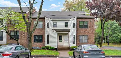 38 Wellington Drive, Farmington, CT 06032